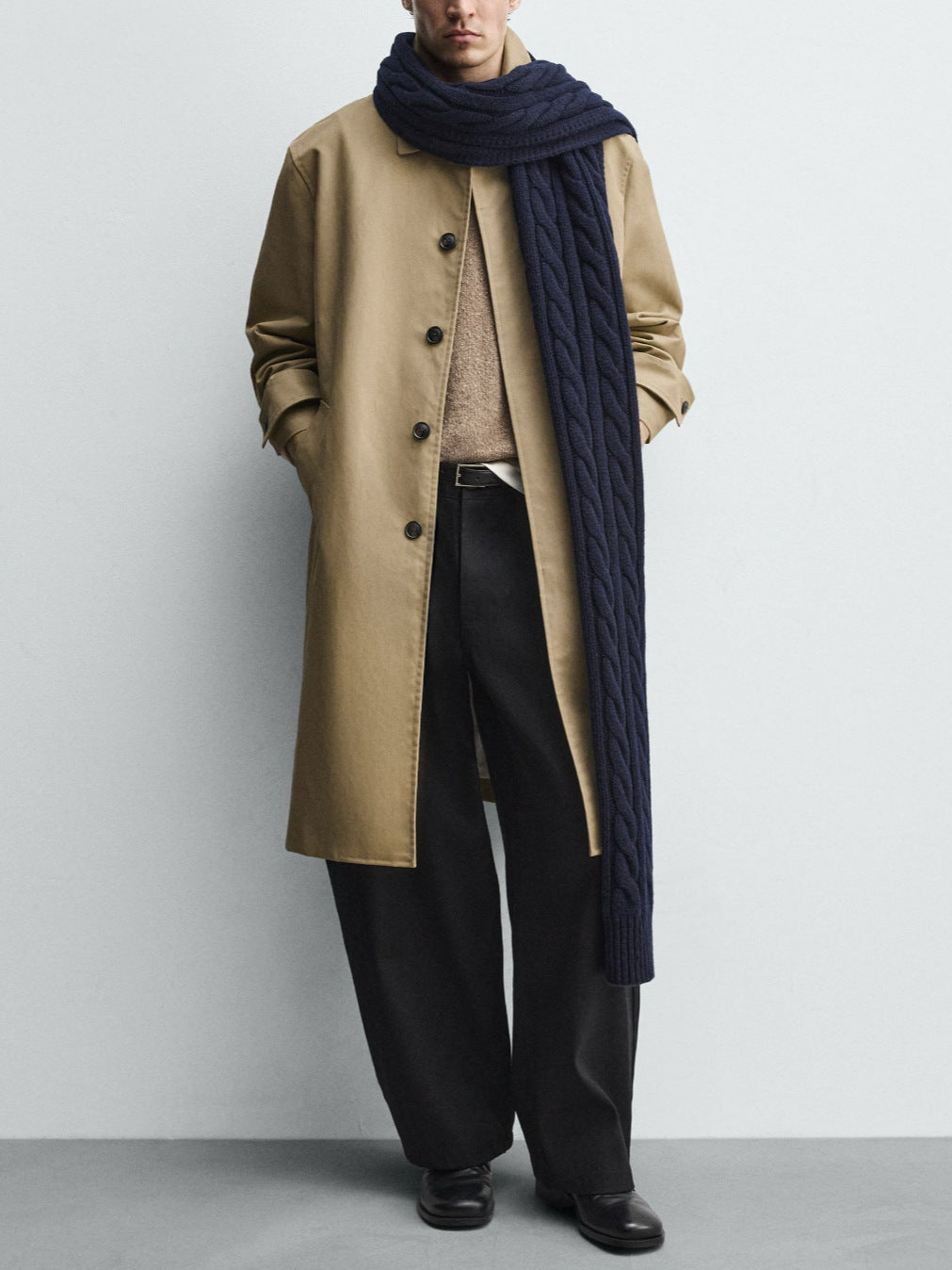Simple and stylish wide-fit trench coat