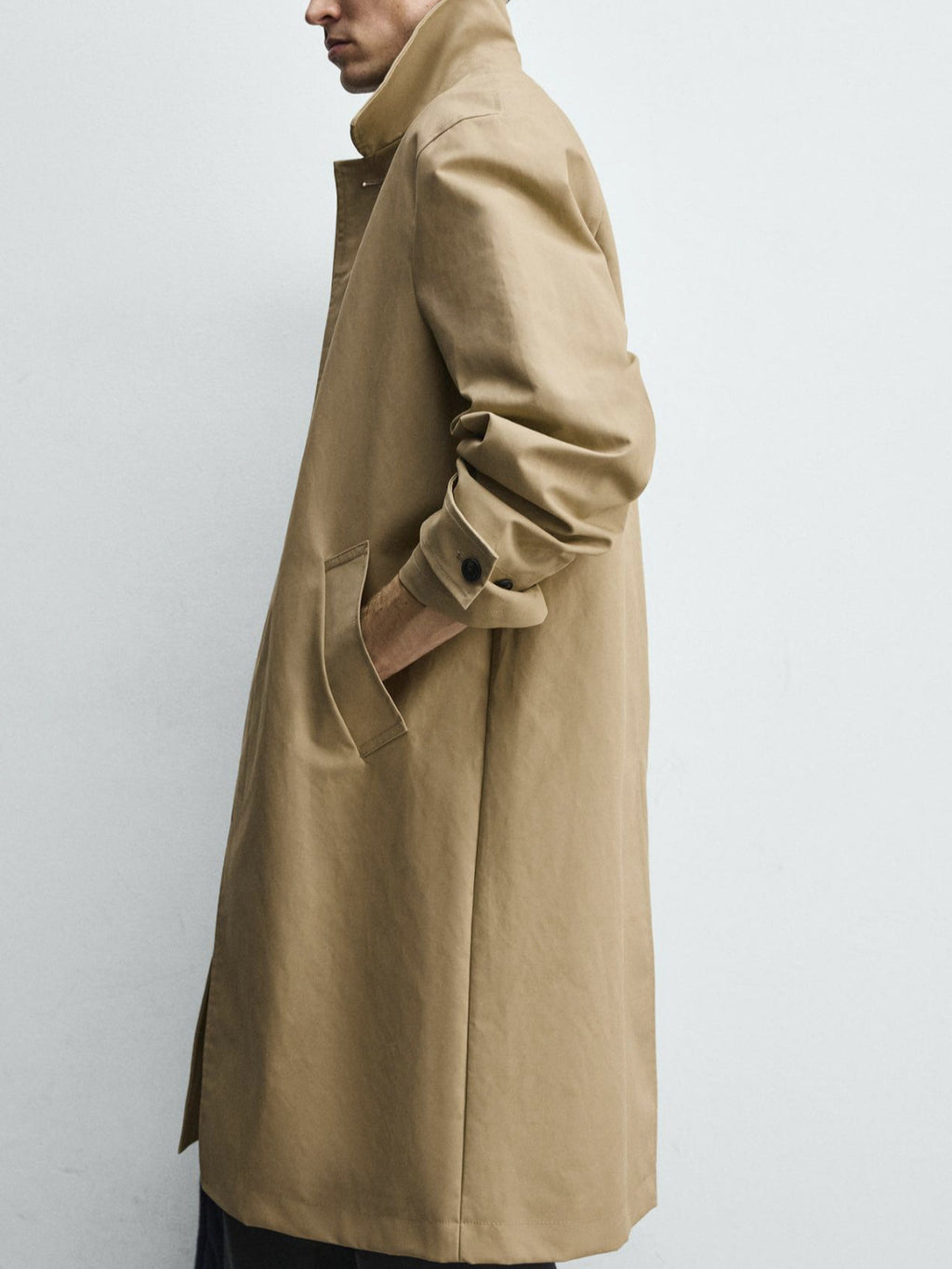 Simple and stylish wide-fit trench coat