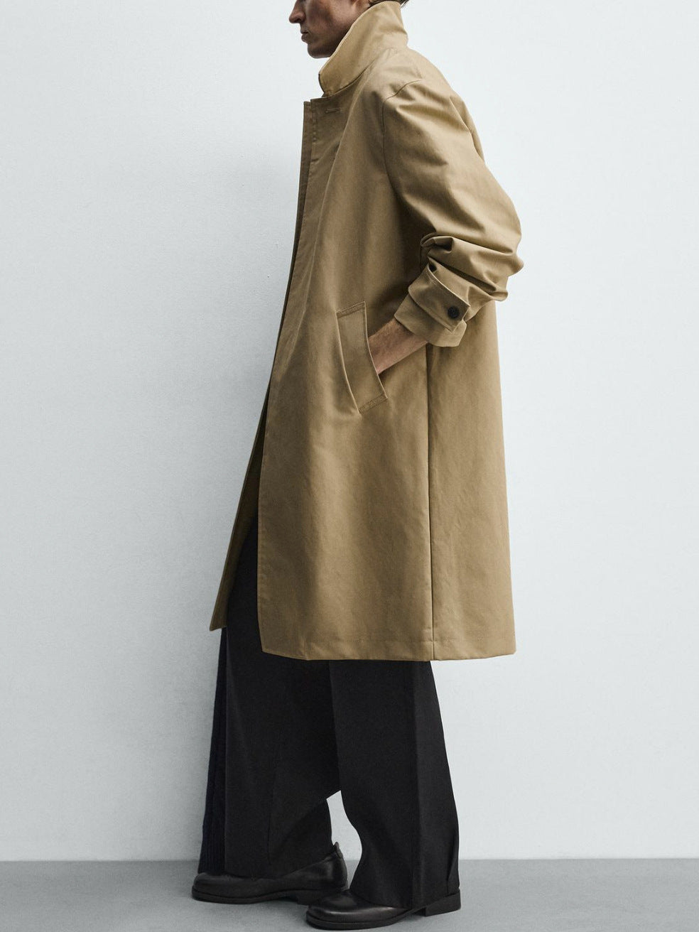 Simple and stylish wide-fit trench coat